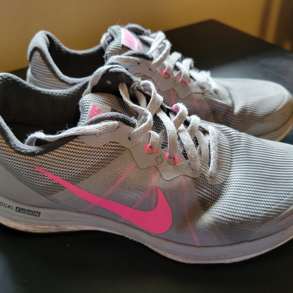 Nike Womens Dual Fusion X2 819318-007 Gray Running Shoes Sneakers Size 6.5
